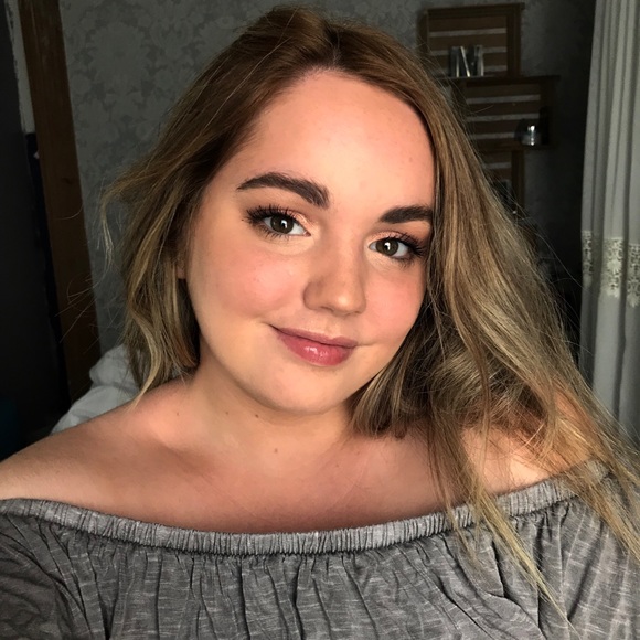 Meet your Posher, Mandie - Picture 1 of 1